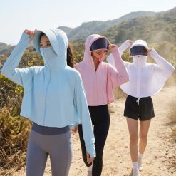 Chaqueta Corta con Capucha y Protección Solar UPF 50+